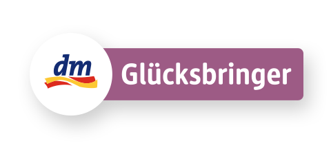 Glücksbringer Logo mit dm Schriftzug auf lila Hintergrund