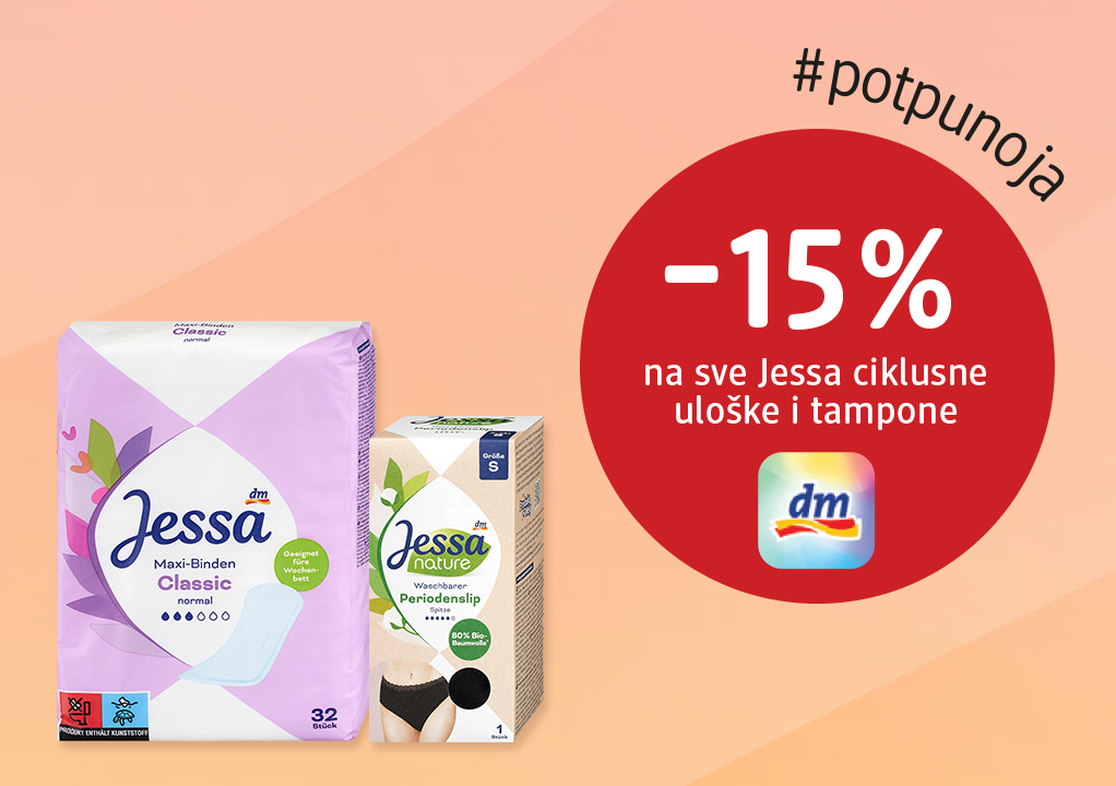 Ein grüner Wald mit einer Schaufel